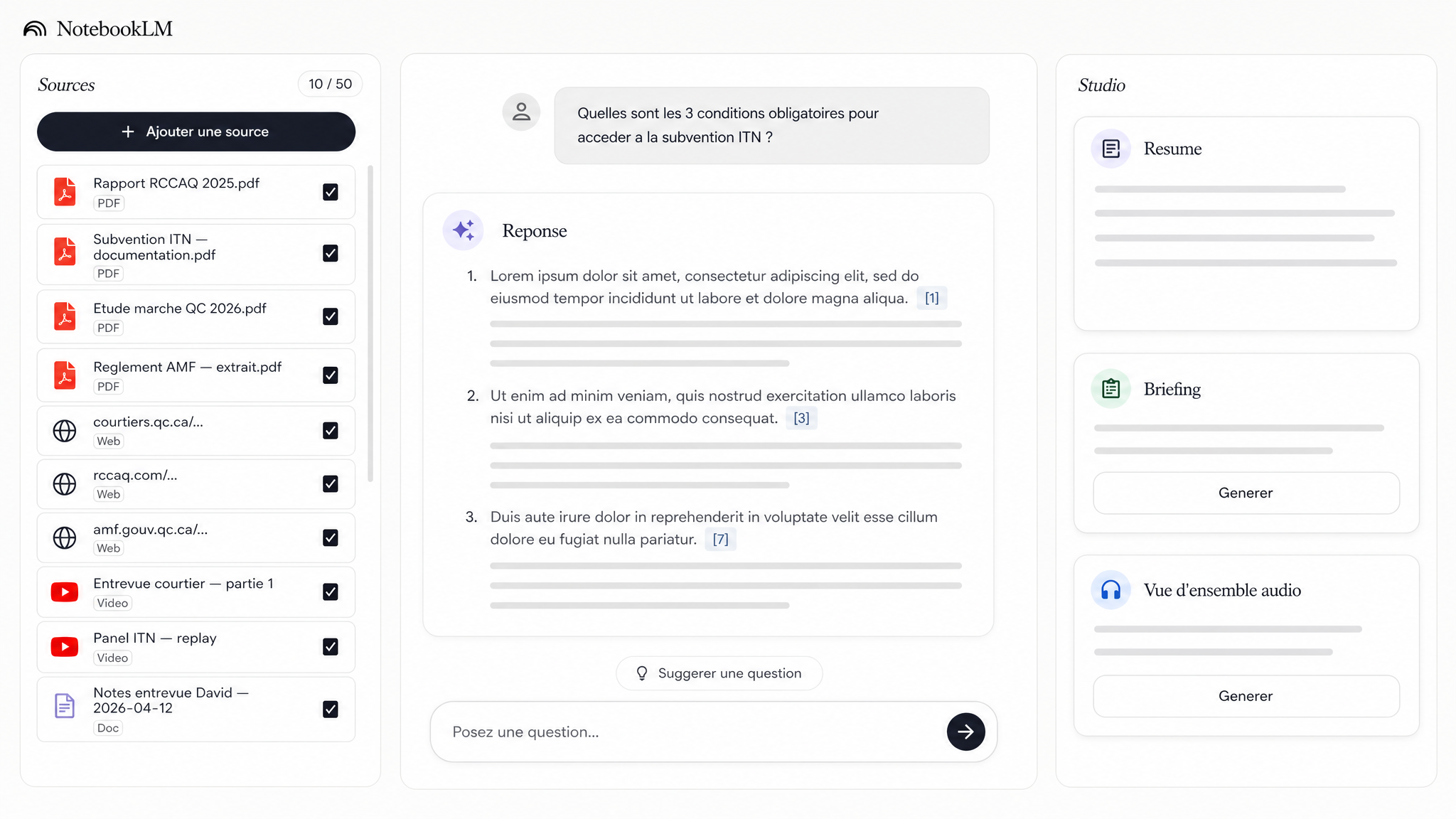 Capture d'écran de NotebookLM montrant une liste de 9 sources (PDFs, sites web, vidéos) dans le panneau gauche, une conversation avec réponses numérotées au centre, et les options Studio à droite